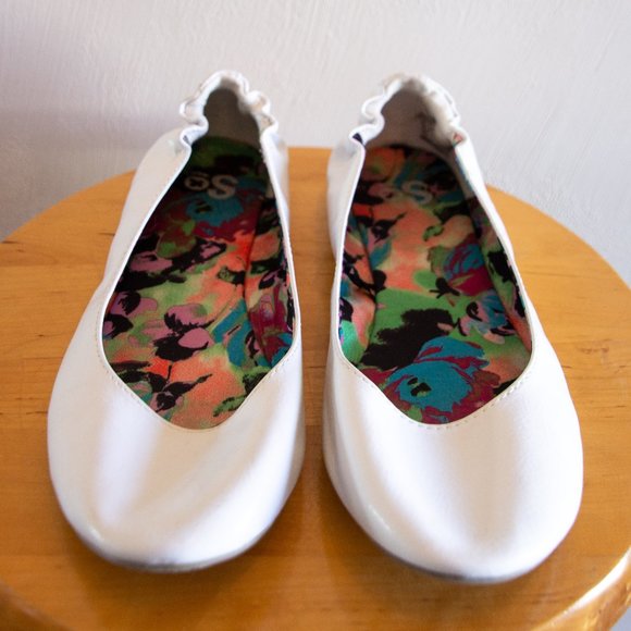 White SO flats - Picture 2 of 2